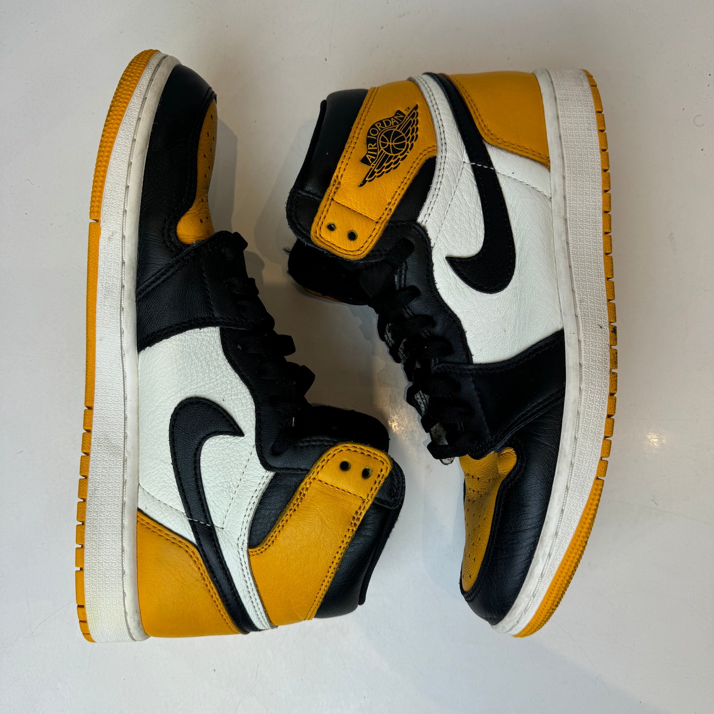 555088 711 Jordan 1 Retro High OG Punta amarilla