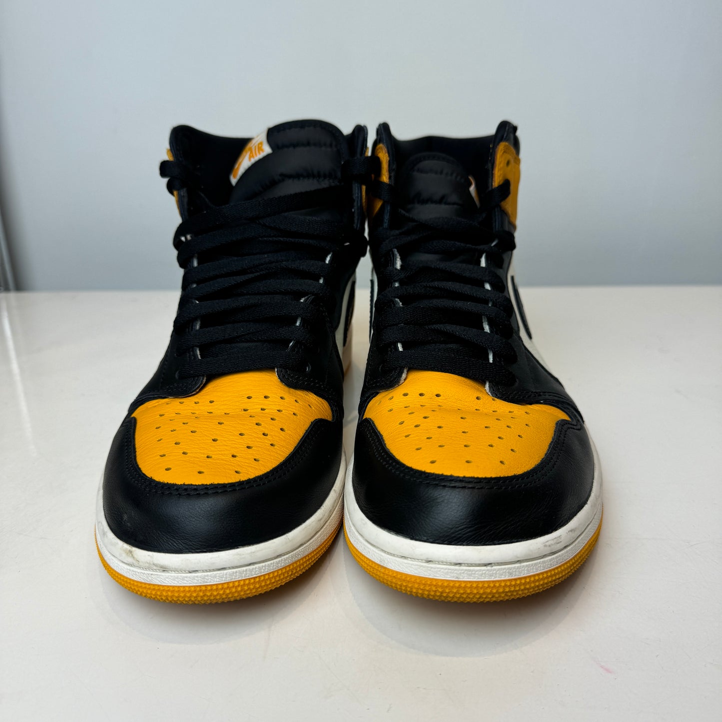 555088 711 Jordan 1 Retro High OG Punta amarilla