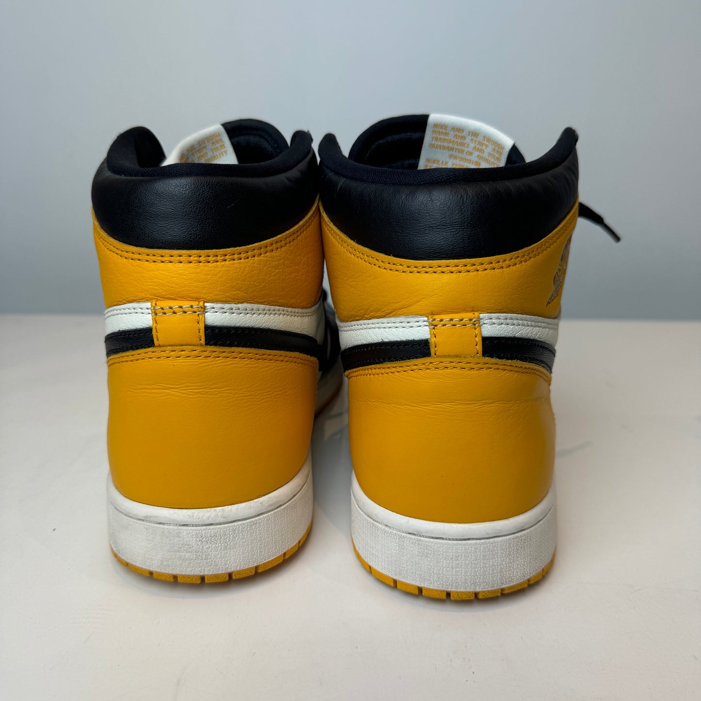 555088 711 Jordan 1 Retro High OG Punta amarilla