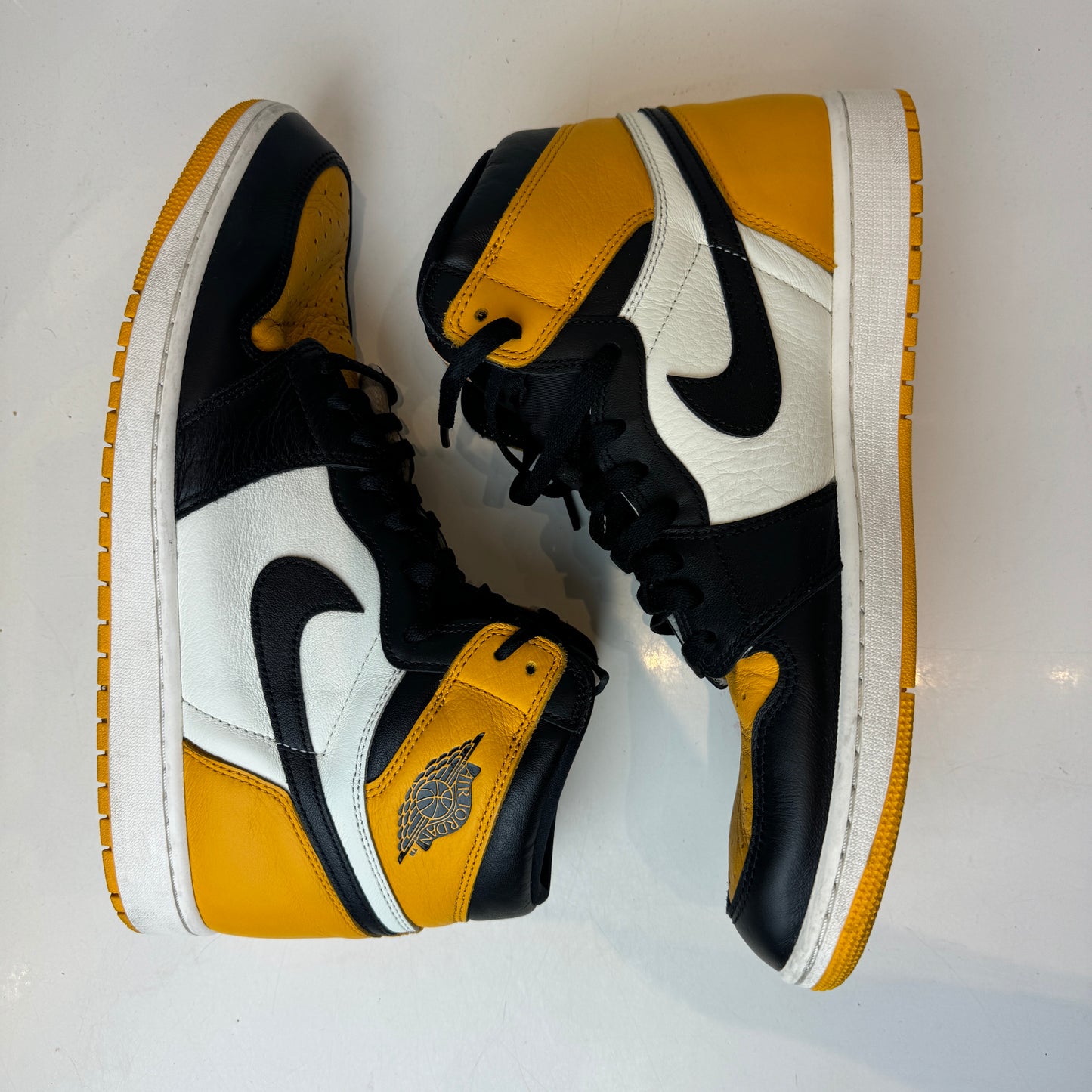 555088 711 Jordan 1 Retro High OG Punta amarilla