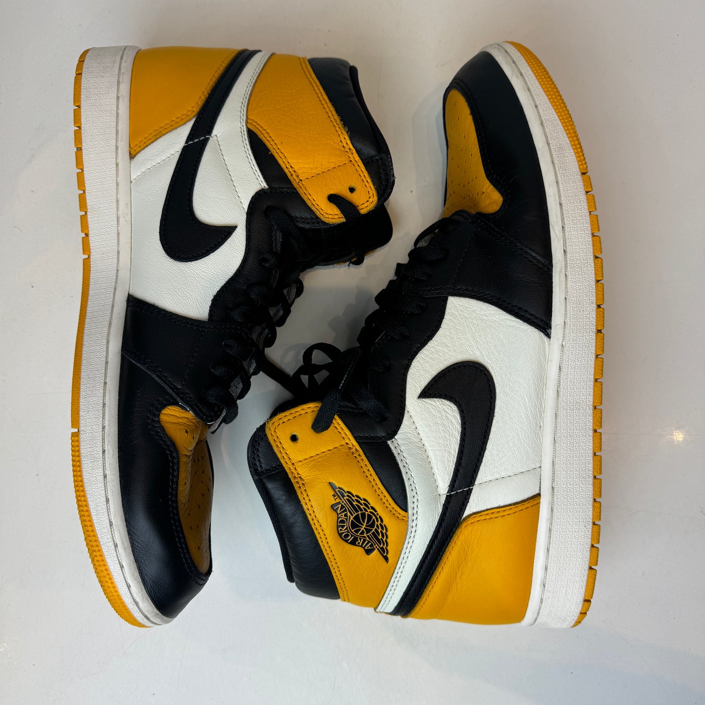 555088 711 Jordan 1 Retro High OG Punta amarilla