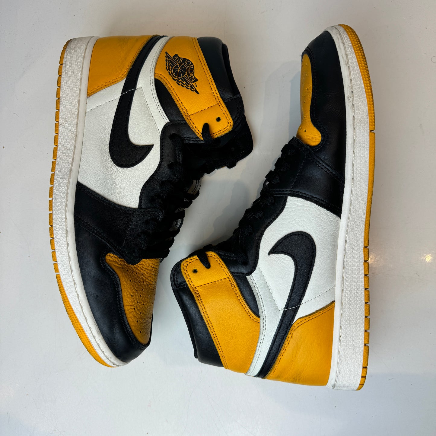 555088 711 Jordan 1 Retro High OG Punta amarilla