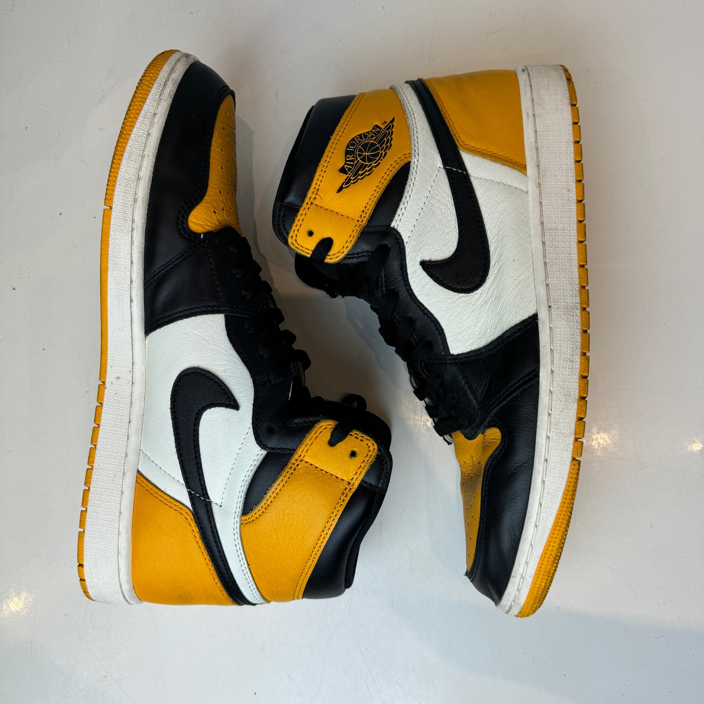 555088 711 Jordan 1 Retro High OG Punta amarilla