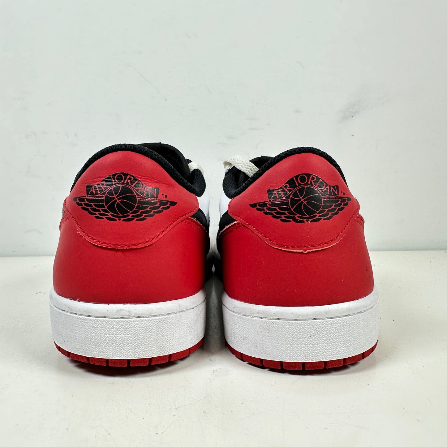 CZ0790 106 Jordan 1 Retro Low OG Punta negra (2023)