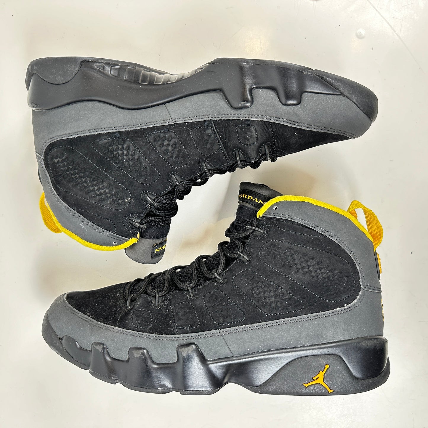 CT8019 070 Jordan 9 Retro Dark Charcoal Universidad Oro