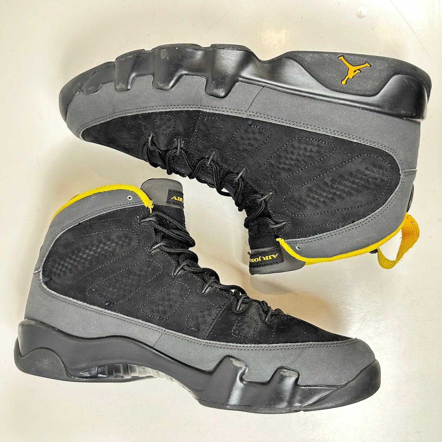 CT8019 070 Jordan 9 Retro Dark Charcoal Universidad Oro