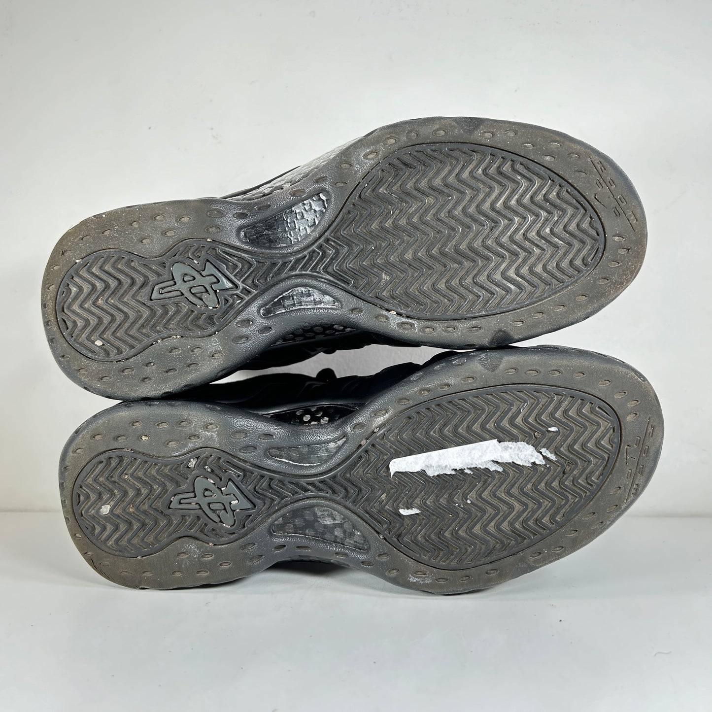 FD5855 001 Nike Air Foamposite One Anthracite (2023) [USED] - 8 M (Used)