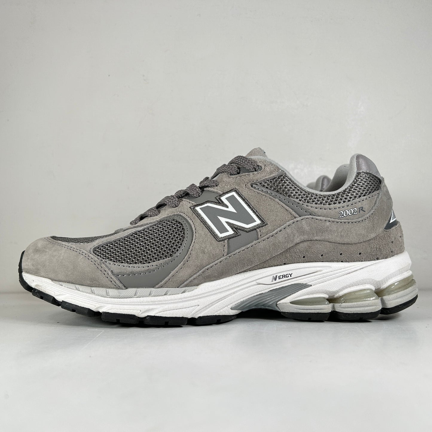 M2002RJM New Balance 2002R Grey White [USED] - 8.5 (Used)