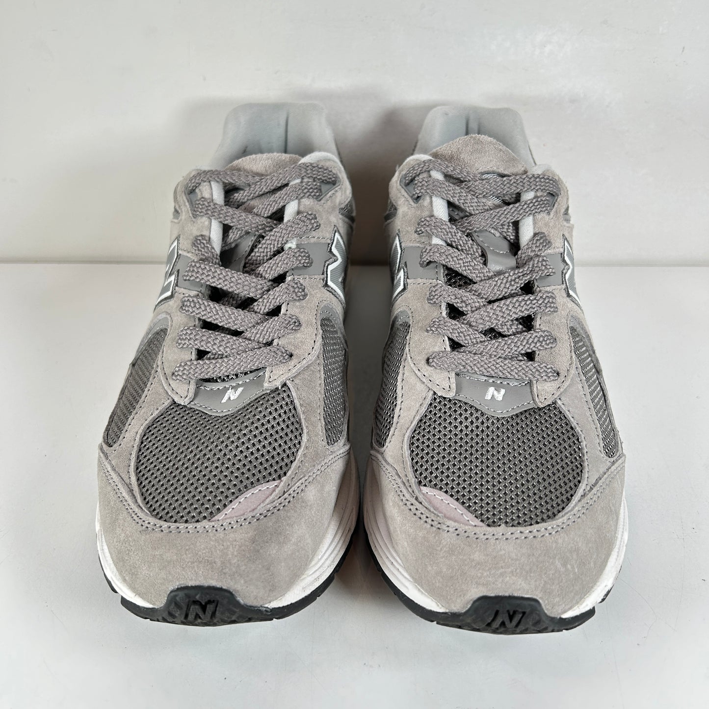 M2002RJM New Balance 2002R Grey White [USED] - 8.5 (Used)