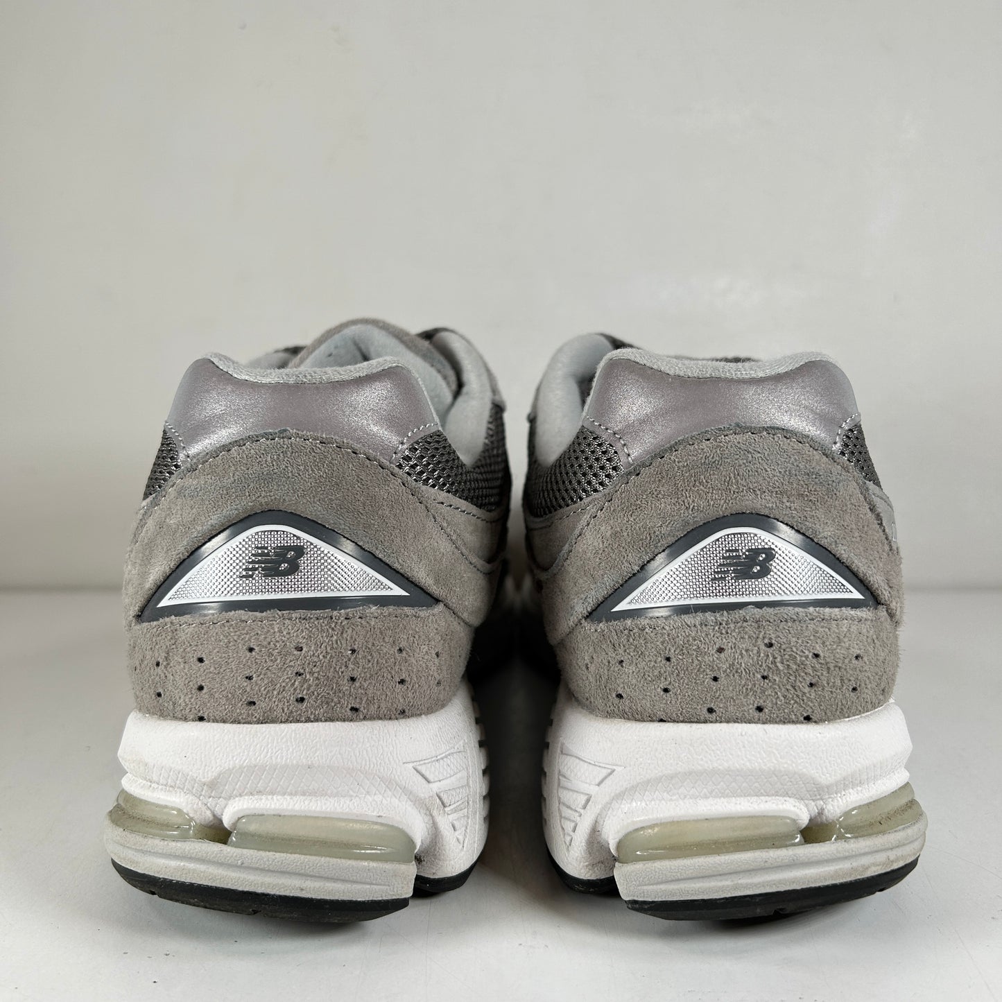 M2002RJM New Balance 2002R Grey White [USED] - 8.5 (Used)