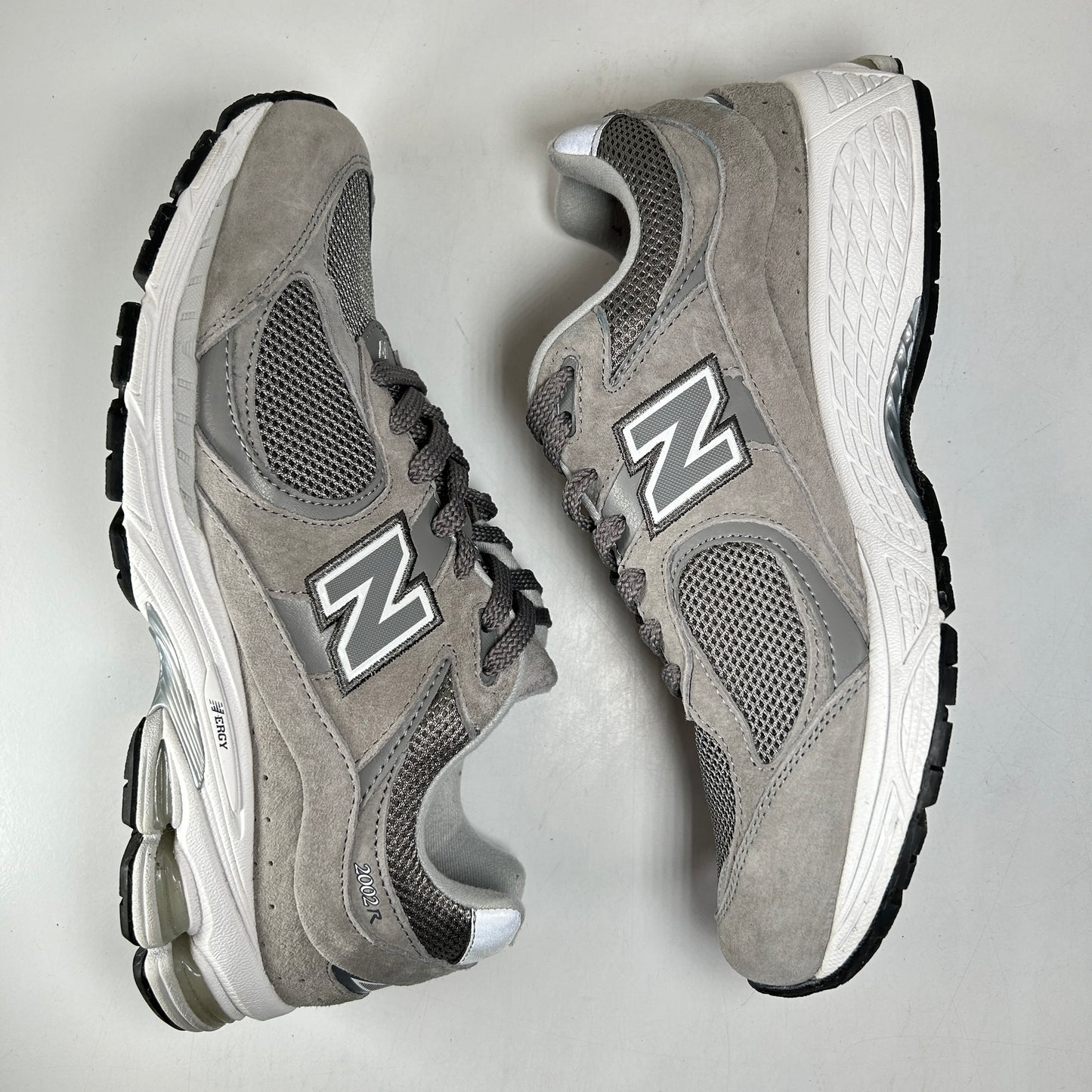 M2002RJM New Balance 2002R Grey White [USED] - 8.5 (Used)