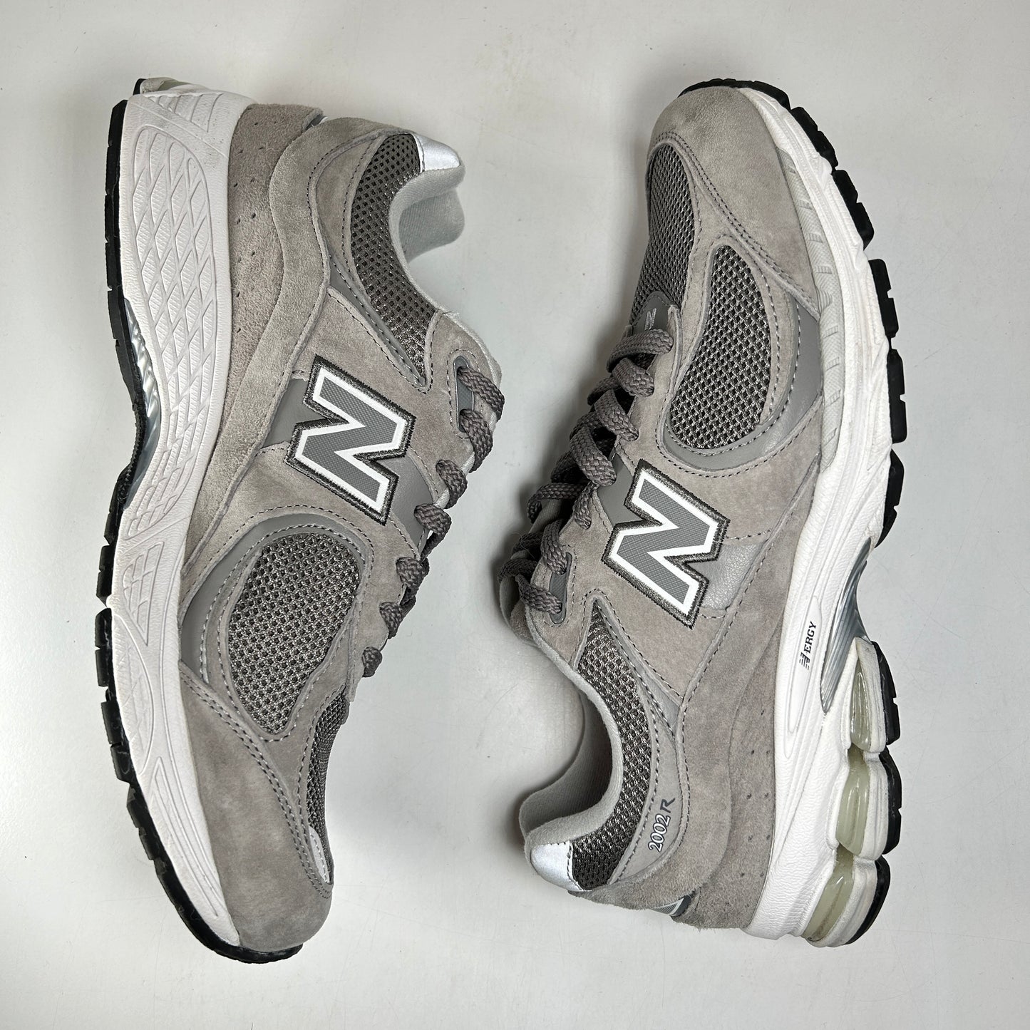 M2002RJM New Balance 2002R Grey White [USED] - 8.5 (Used)