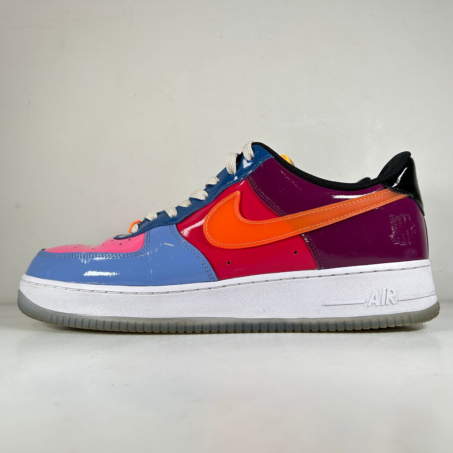 DV5255 400 Nike Air Force 1 Low SP UNDFTD Patente múltiple