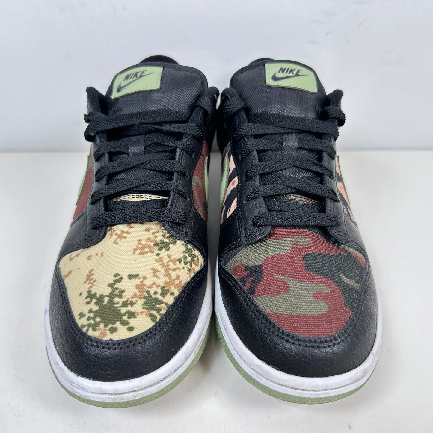 DH0957 001 Nike Dunk Low Loco Camuflaje