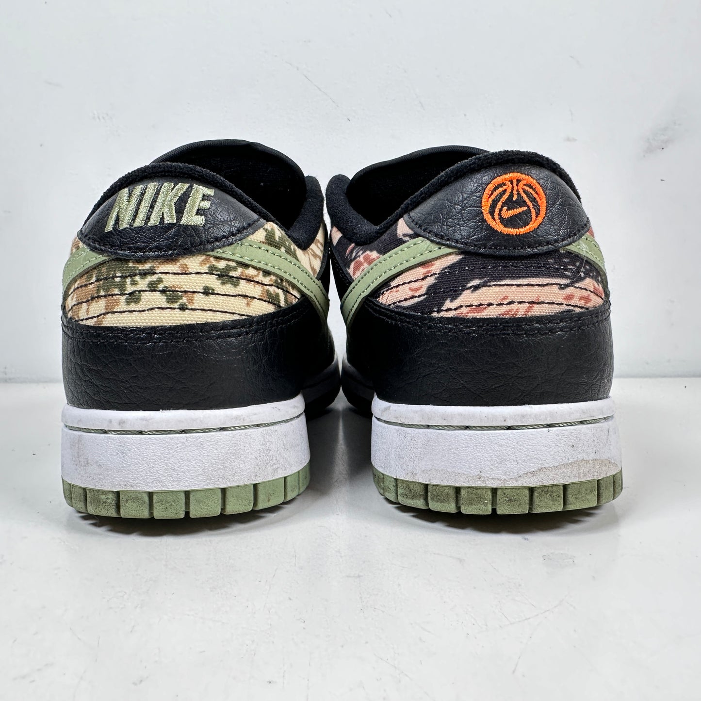 DH0957 001 Nike Dunk Low Loco Camuflaje