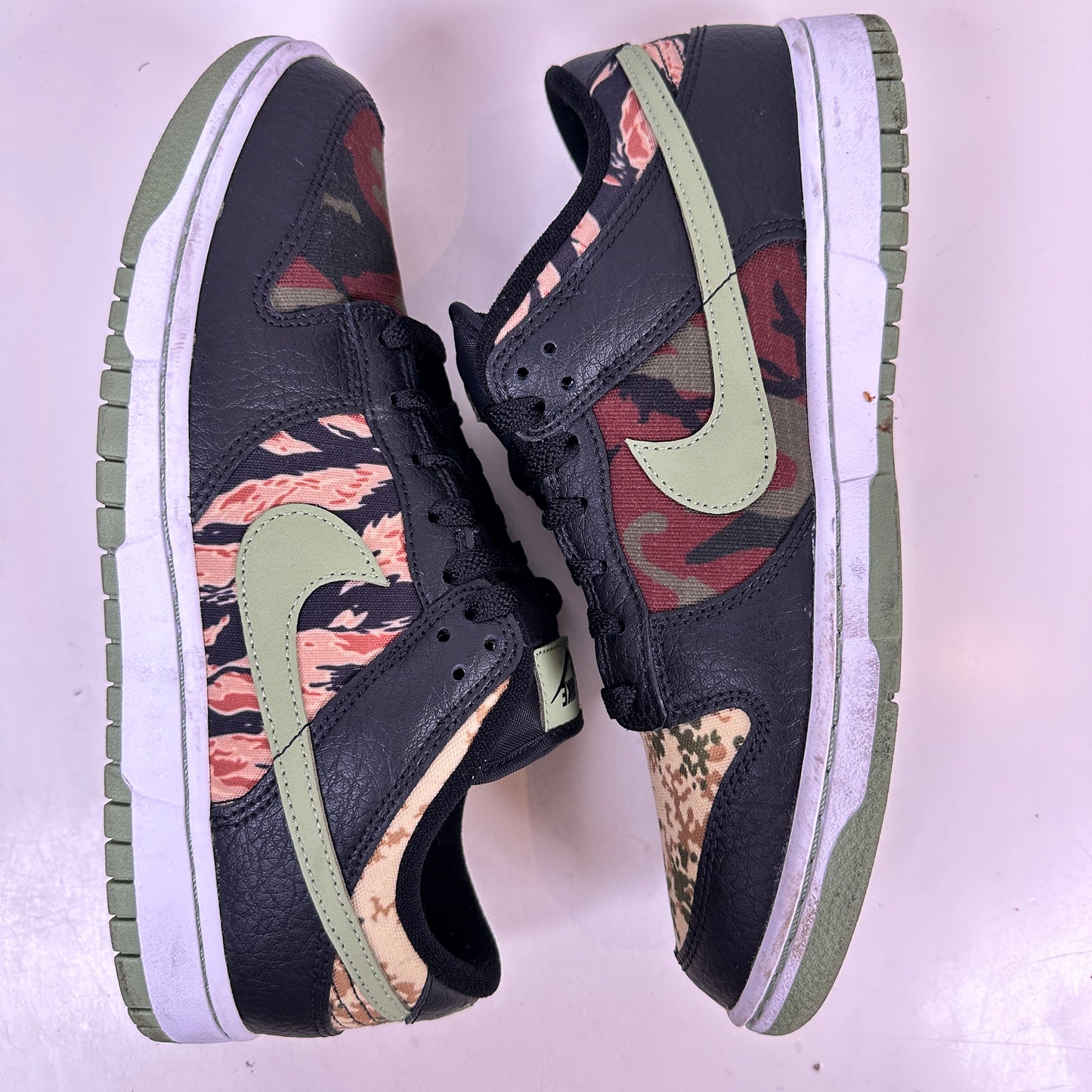 DH0957 001 Nike Dunk Low Loco Camuflaje