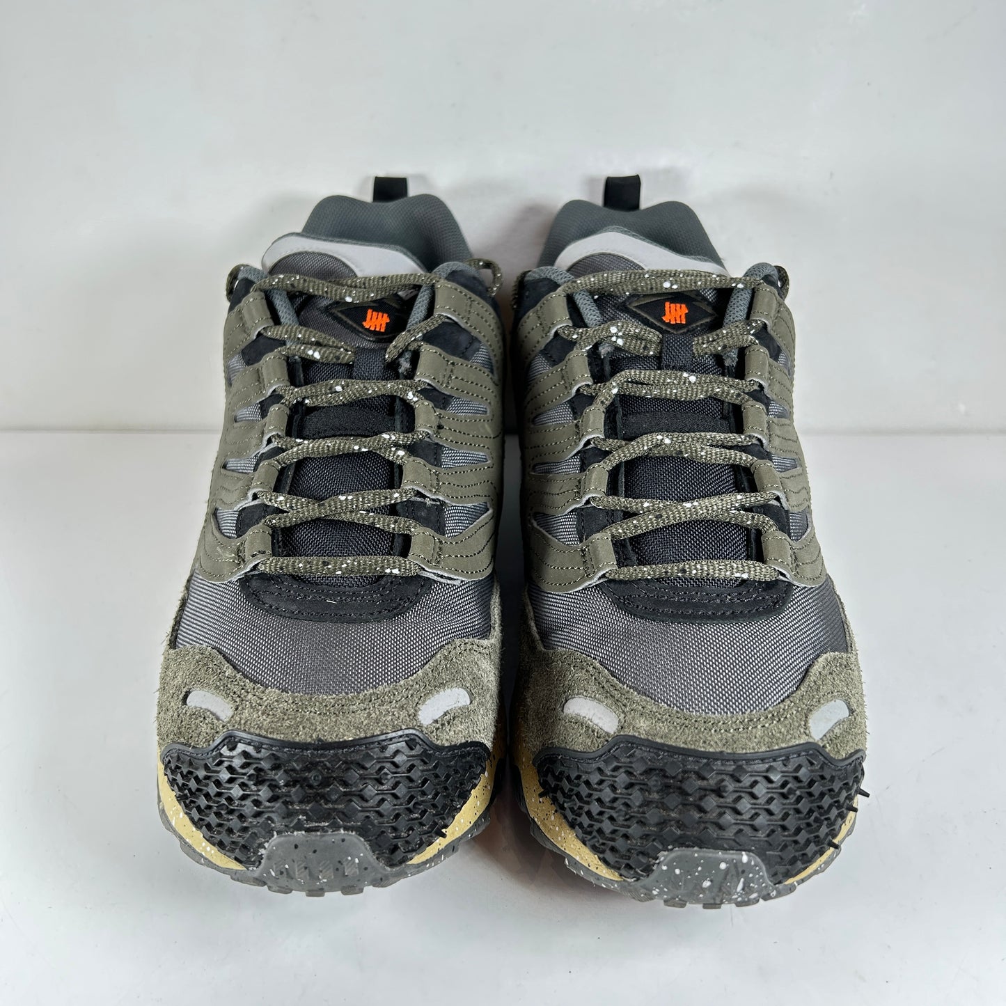 FN7546 300 Undefeated x Air Terra Humara 'Cargo Khaki' [USED] - 13 M (Used)