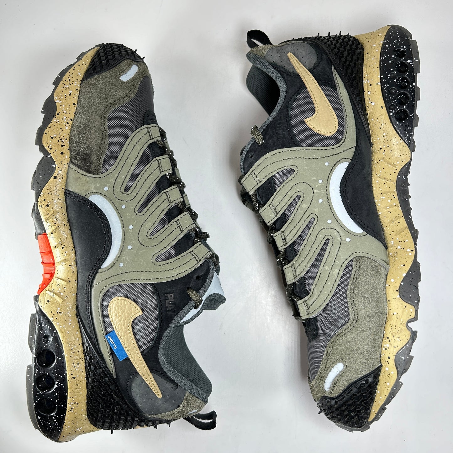 FN7546 300 Undefeated x Air Terra Humara 'Cargo Khaki' [USED] - 13 M (Used)