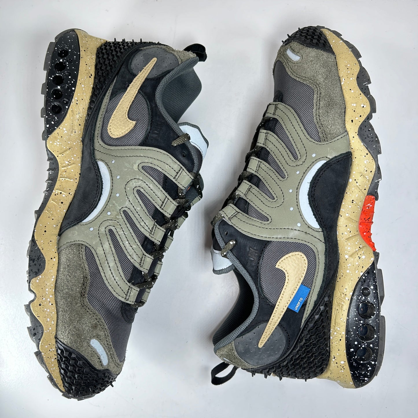 FN7546 300 Undefeated x Air Terra Humara 'Cargo Khaki' [USED] - 13 M (Used)