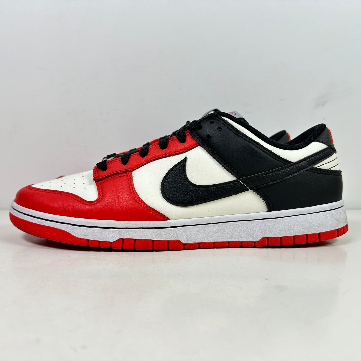 DD3363 100 Nike Dunk Low EMB NBA 75th Anniversary Chicago [USED] - 13 M (Used) (Replace Box)