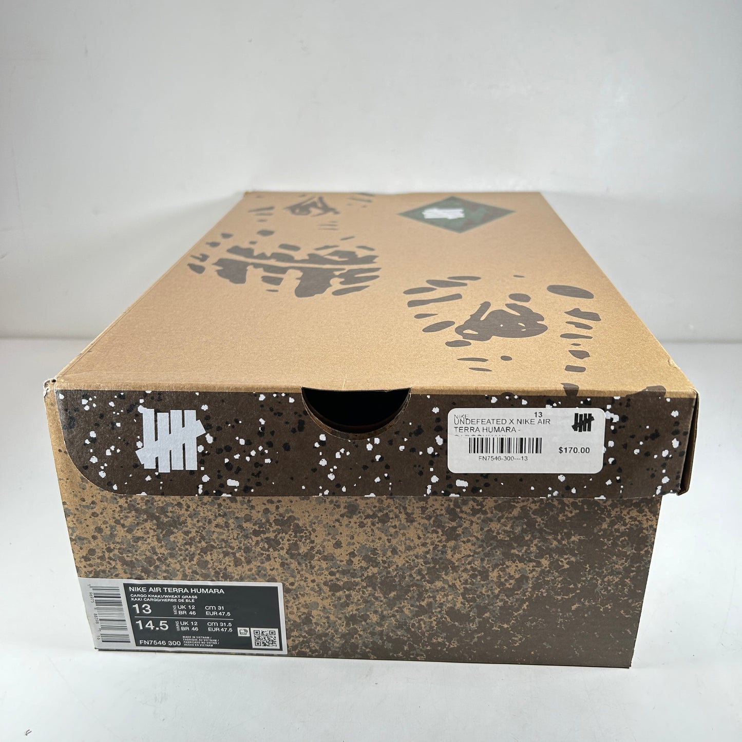 FN7546 300 Undefeated x Air Terra Humara 'Cargo Khaki' [USED] - 13 M (Used)