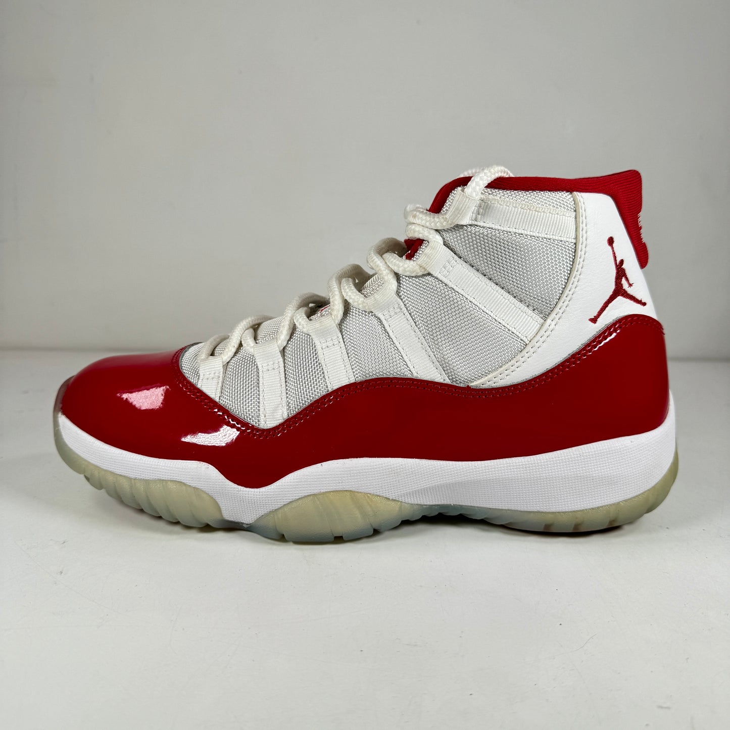 CT8012 116 Jordan 11 Retro Cherry (2022) [USED] - 9.5 M (Used)