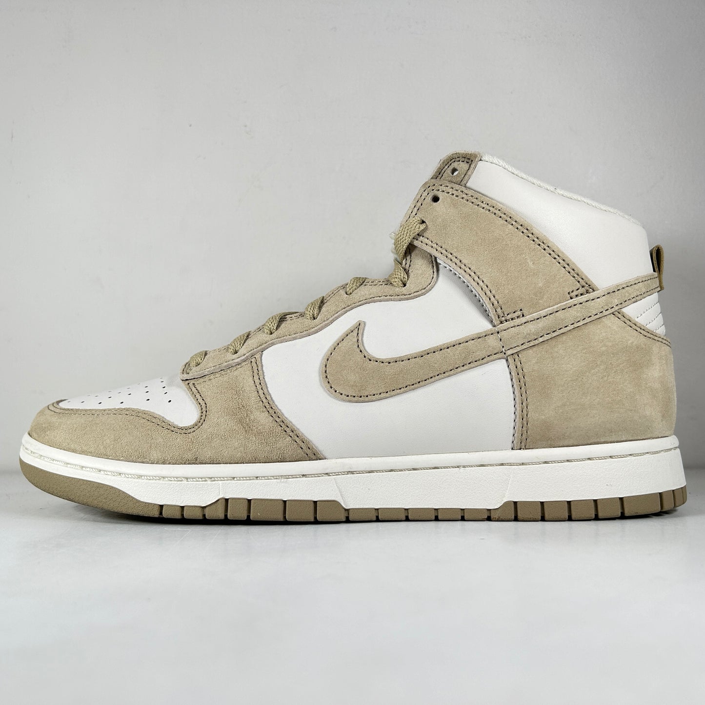 DQ7679 001 Nike Dunk High Tan Suede White [USED] - 11 M (Used)