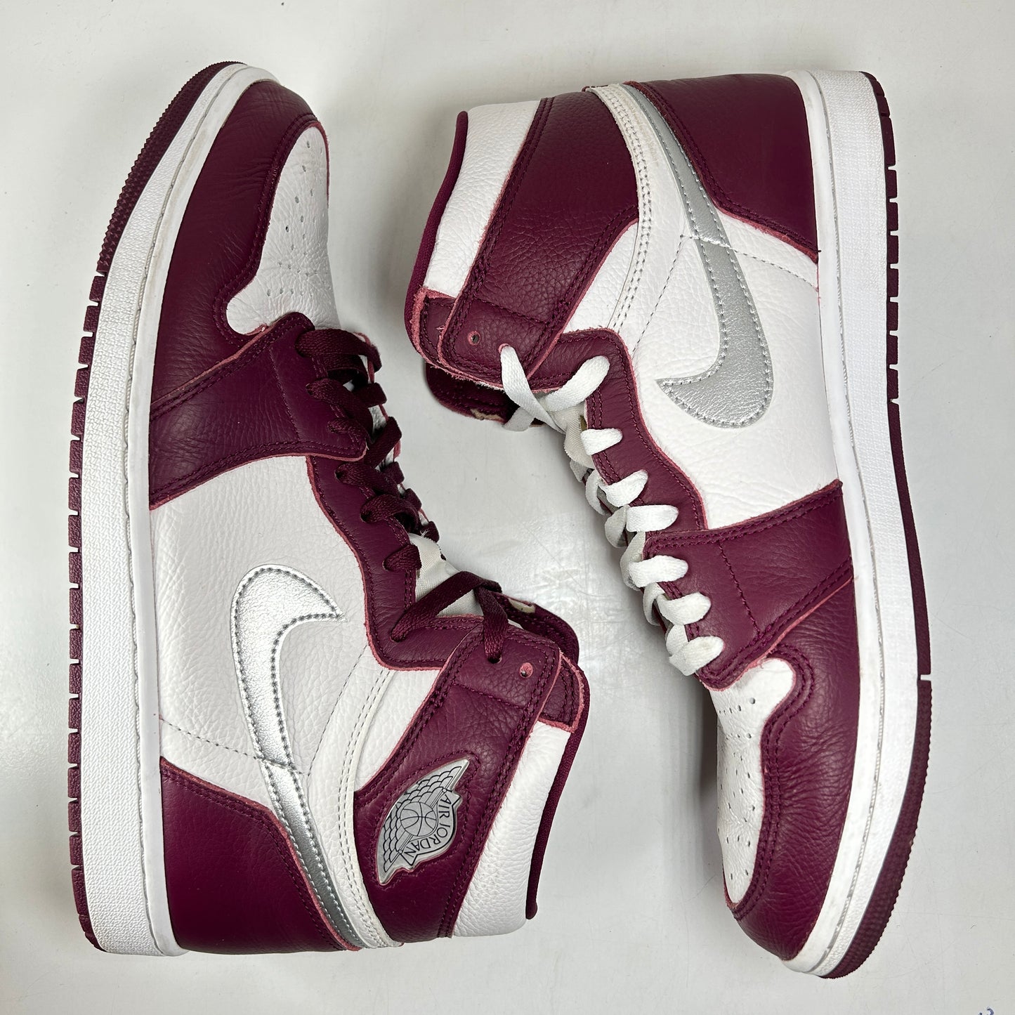 555088 611 Jordan 1 Retro High OG Burdeos 11 DS