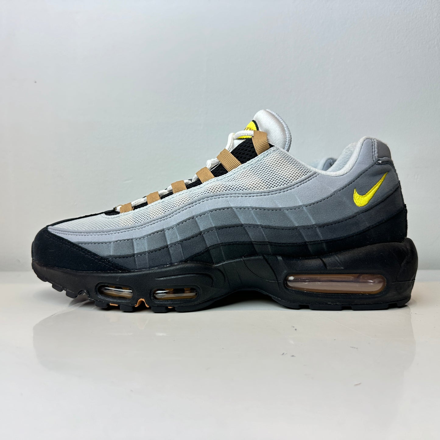 DX4236 100 Nike Air Max 95 Icons Yellow Strike [USED] - 12 M (Used)