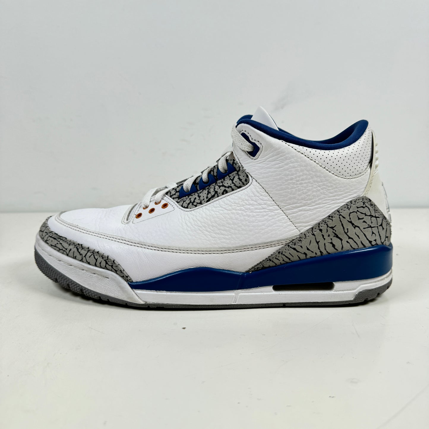 CT8532 148 Jordan 3 Retro Magos