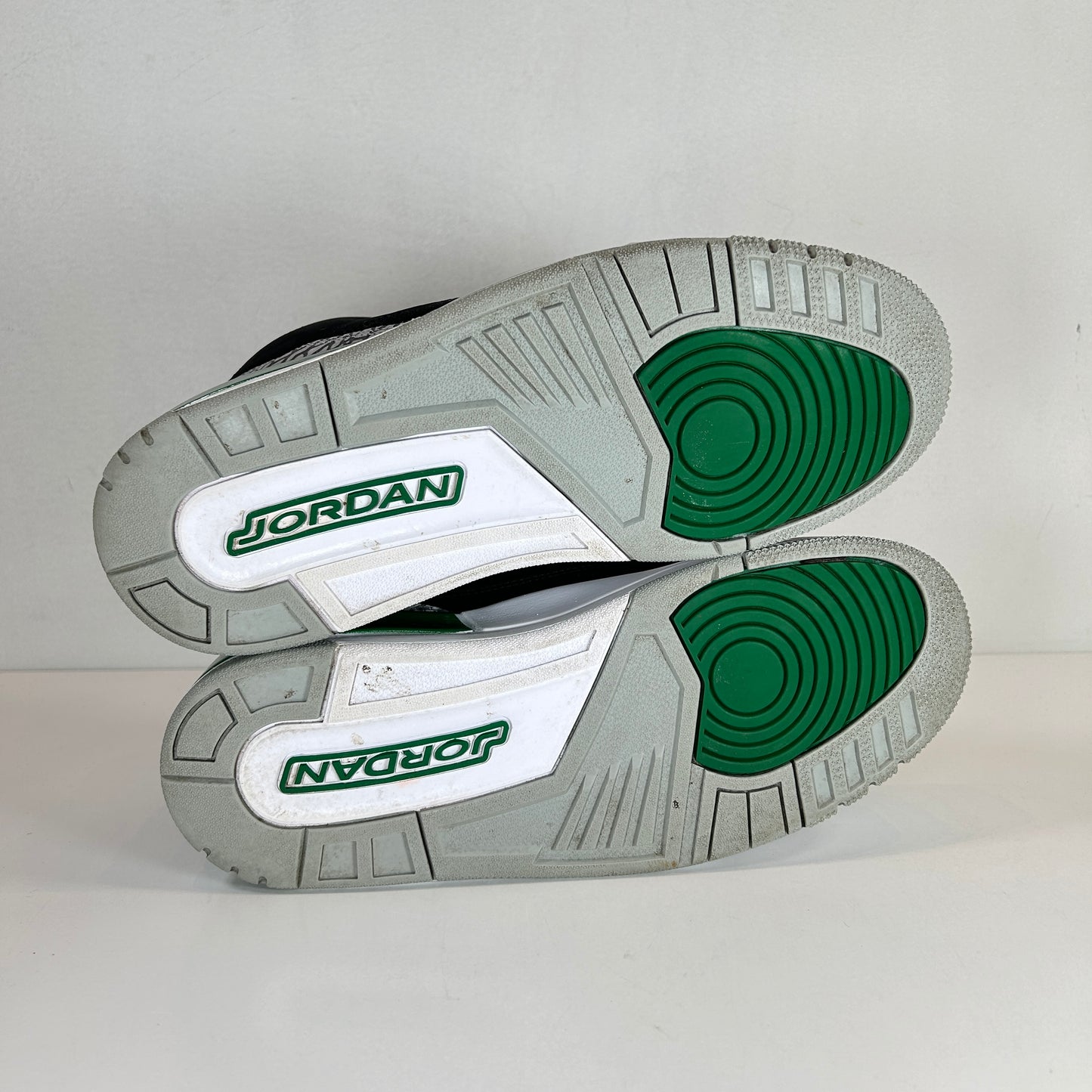 CT8532 030 Jordan 3 Retro Pino Verde