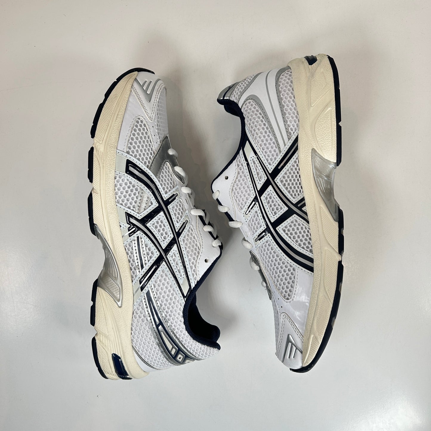 1202A164 110 ASICS Gel-1130 Blanco Medianoche (Mujeres)