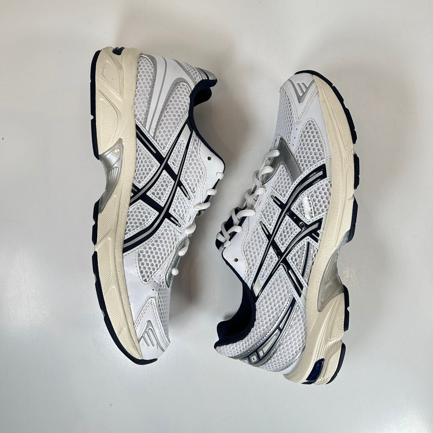 1202A164 110 ASICS Gel-1130 Blanco Medianoche (Mujeres)
