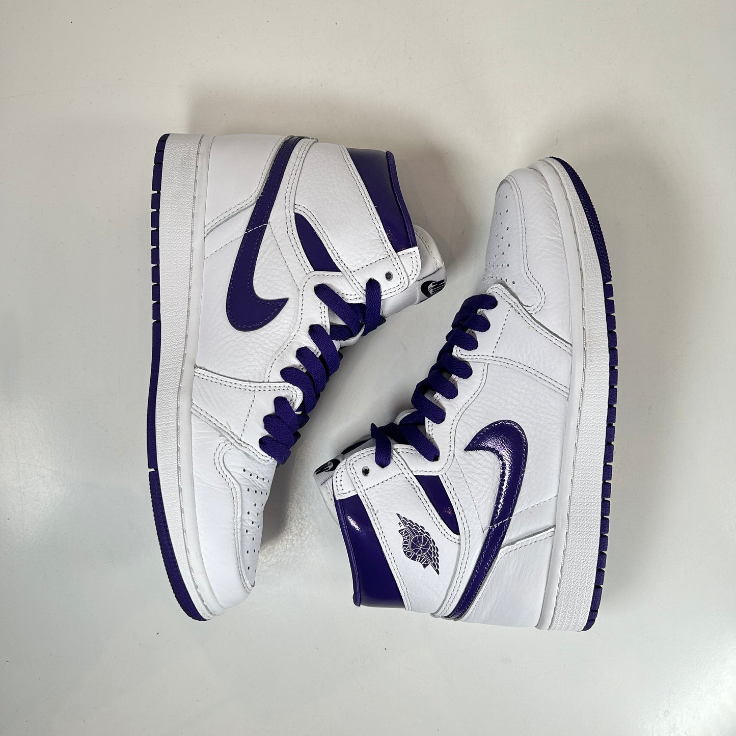 CD0461 151 Wmns Jordan 1 Retro High Court Purple [USED] - 7.5 W (Used)