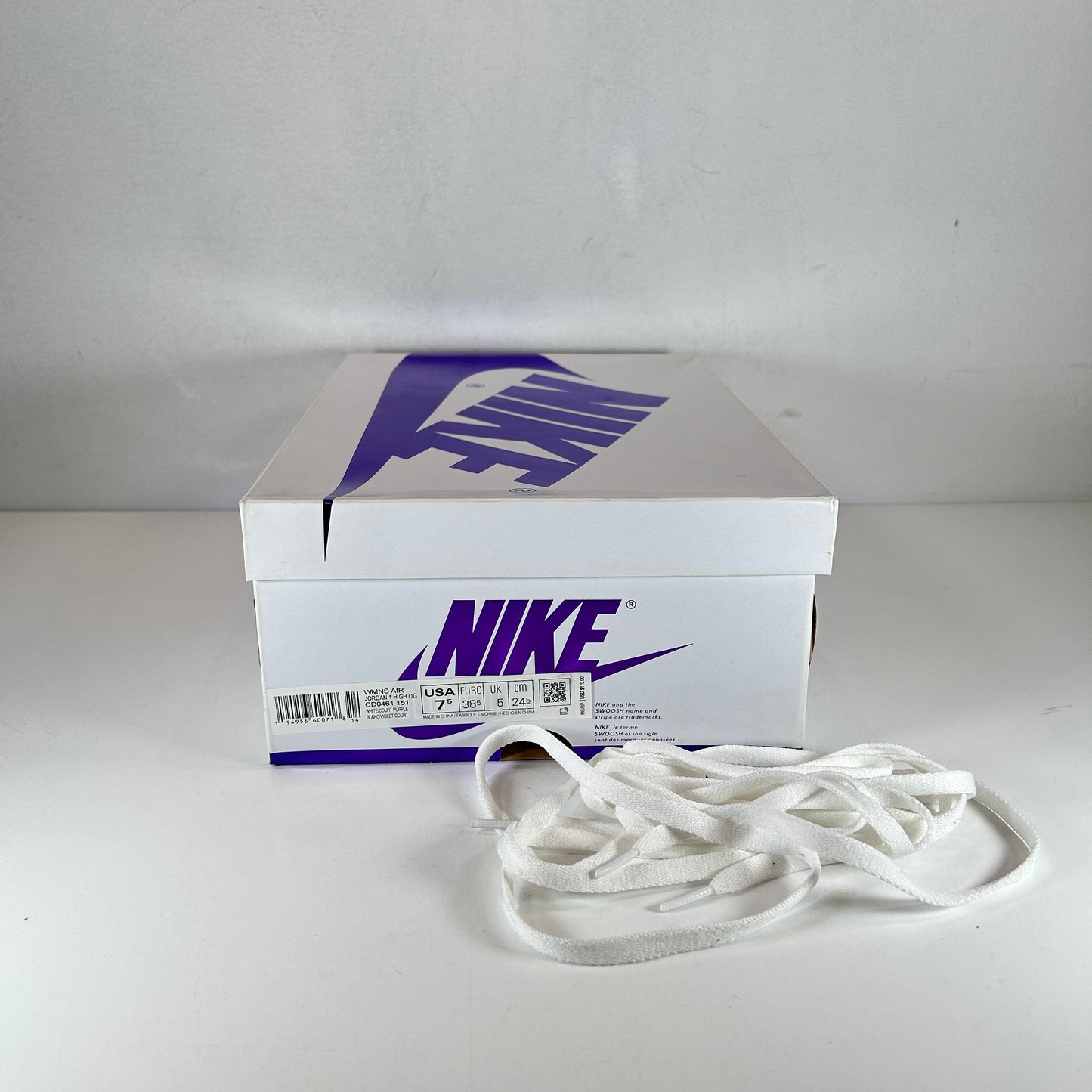 CD0461 151 Wmns Jordan 1 Retro High Court Purple [USED] - 7.5 W (Used)