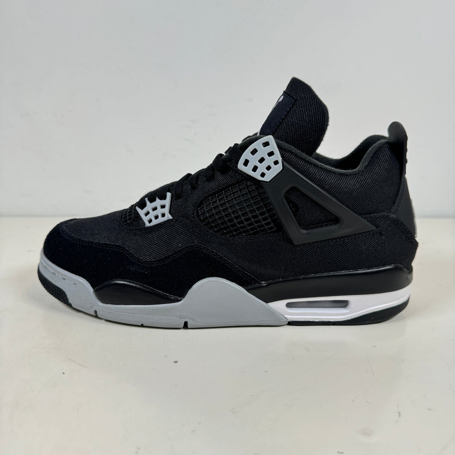 DH7138 006 Jordan 4 Retro SE Black Canvas [USED] - 9.5 M (Used)