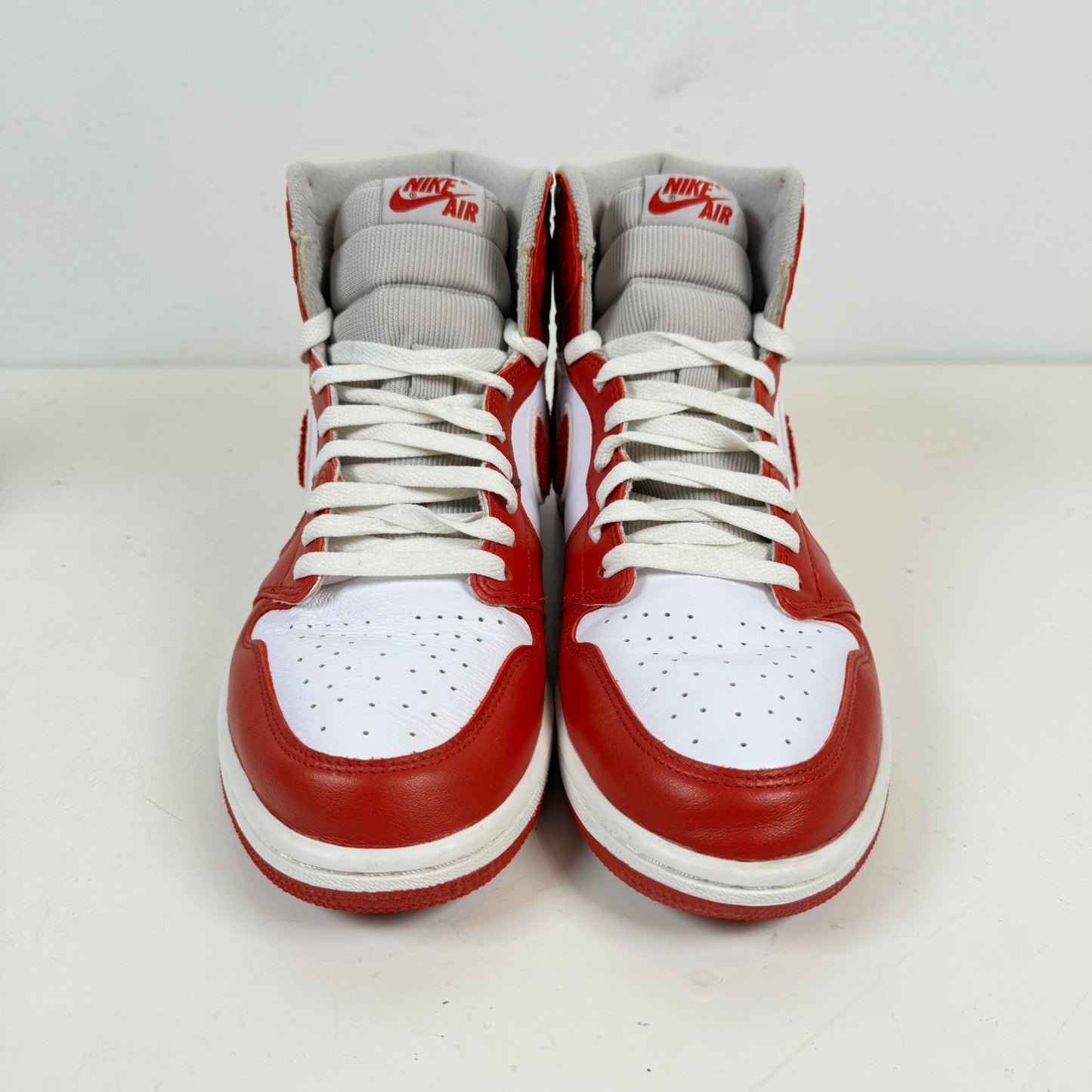 DJ4891 061 Jordan 1 Retro High OG Varsity Red (W) [USED] - 11 W (Used)