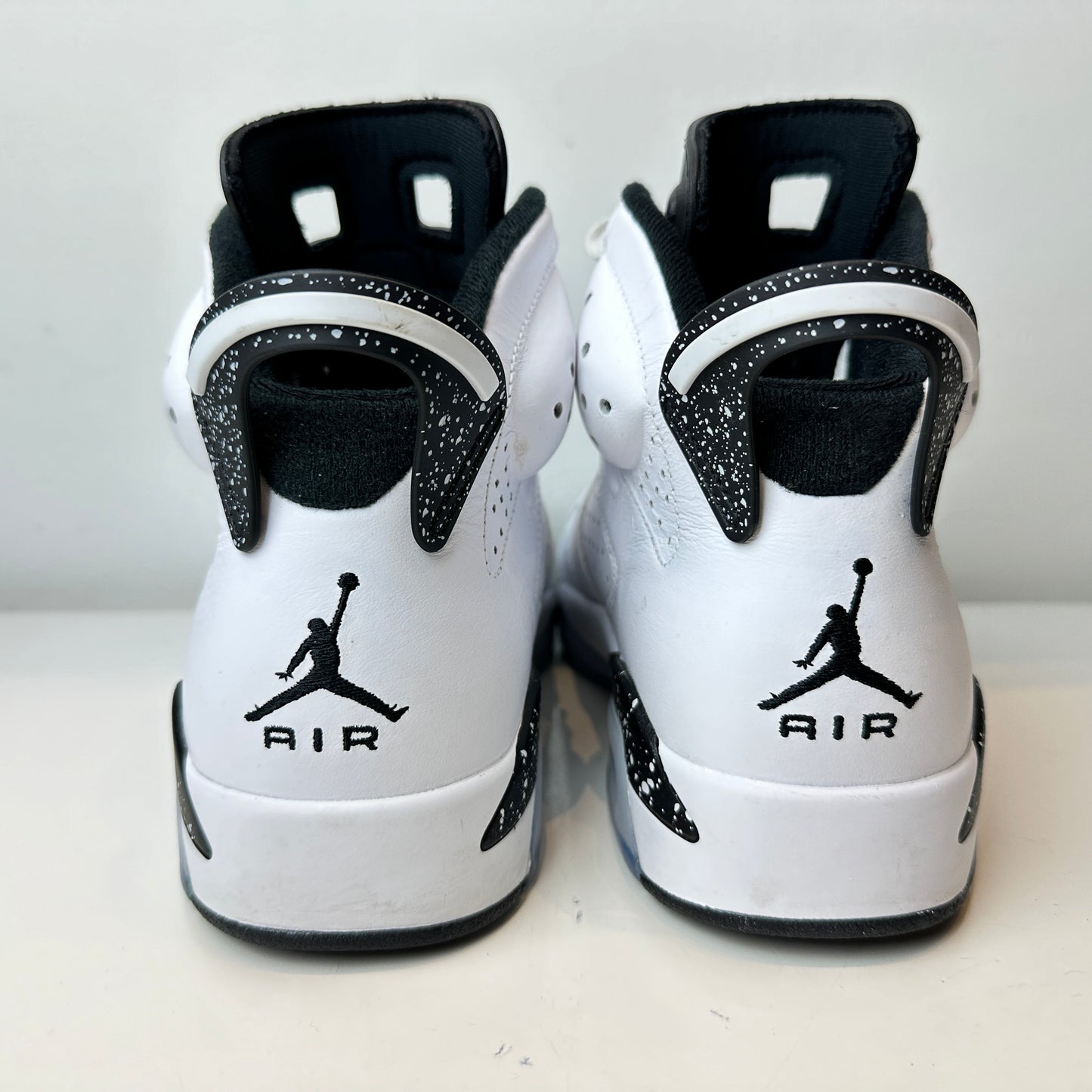 CT8529 112 Jordan 6 Retro Reverse Oreo [USED] - 8.5 M (Used)