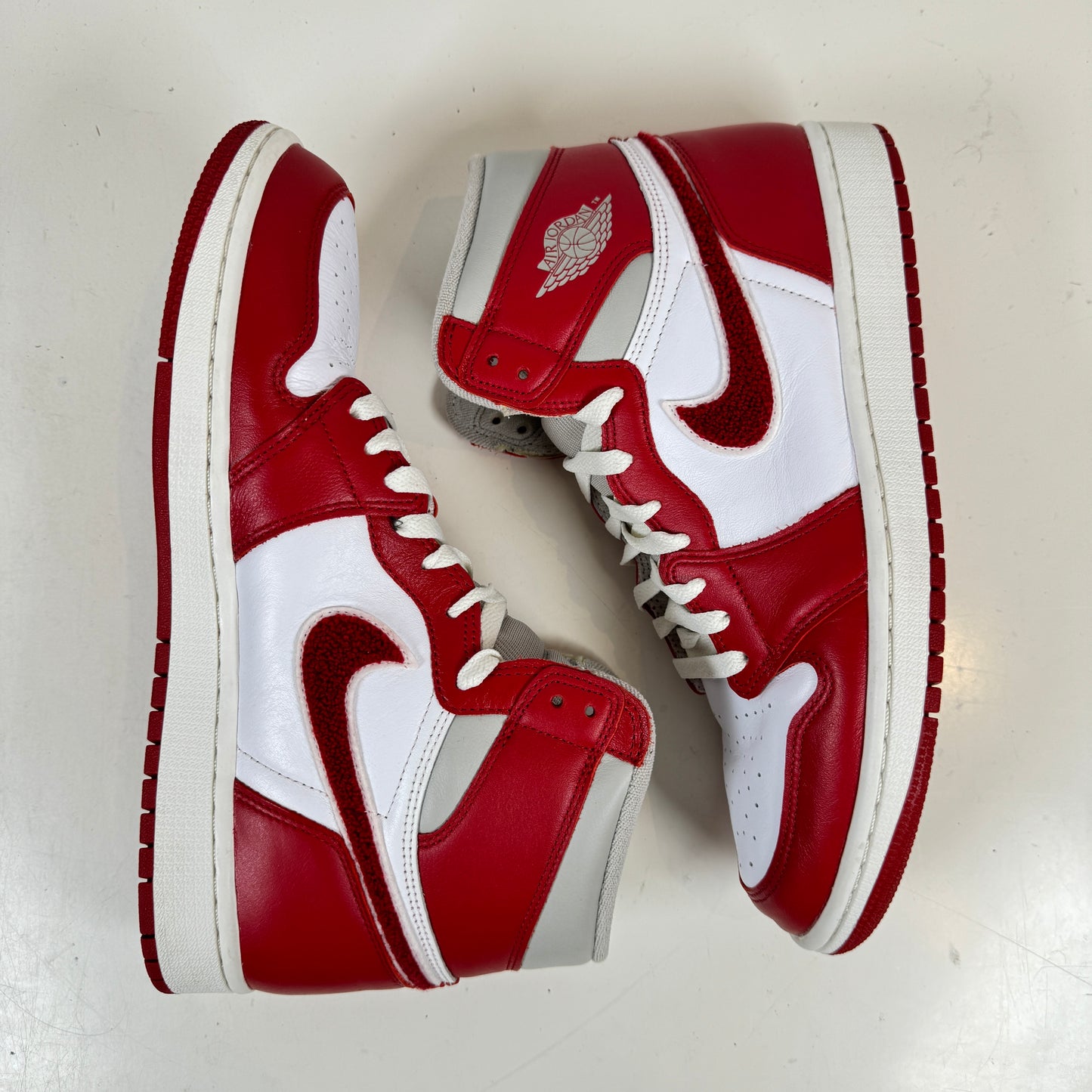 DJ4891 061 Jordan 1 Retro High OG Varsity Red (W) [USED] - 11 W (Used)