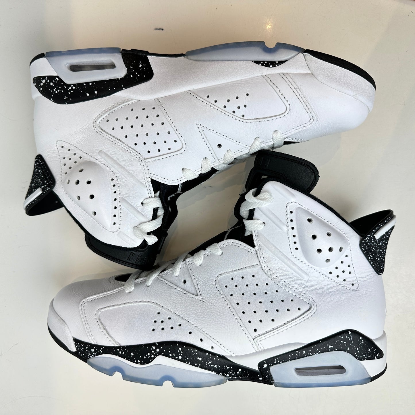 CT8529 112 Jordan 6 Retro Reverse Oreo [USED] - 8.5 M (Used)