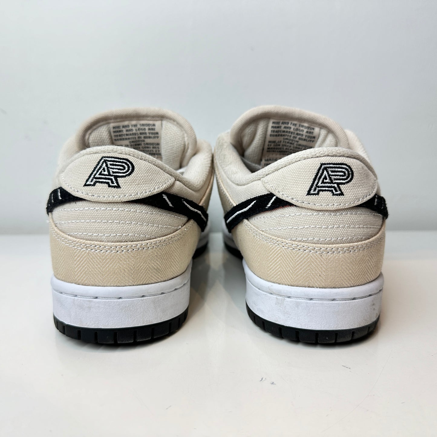 FD2627 200 Nike SB Dunk Low Albino & Preto [USED] - 8.5 M (Used)