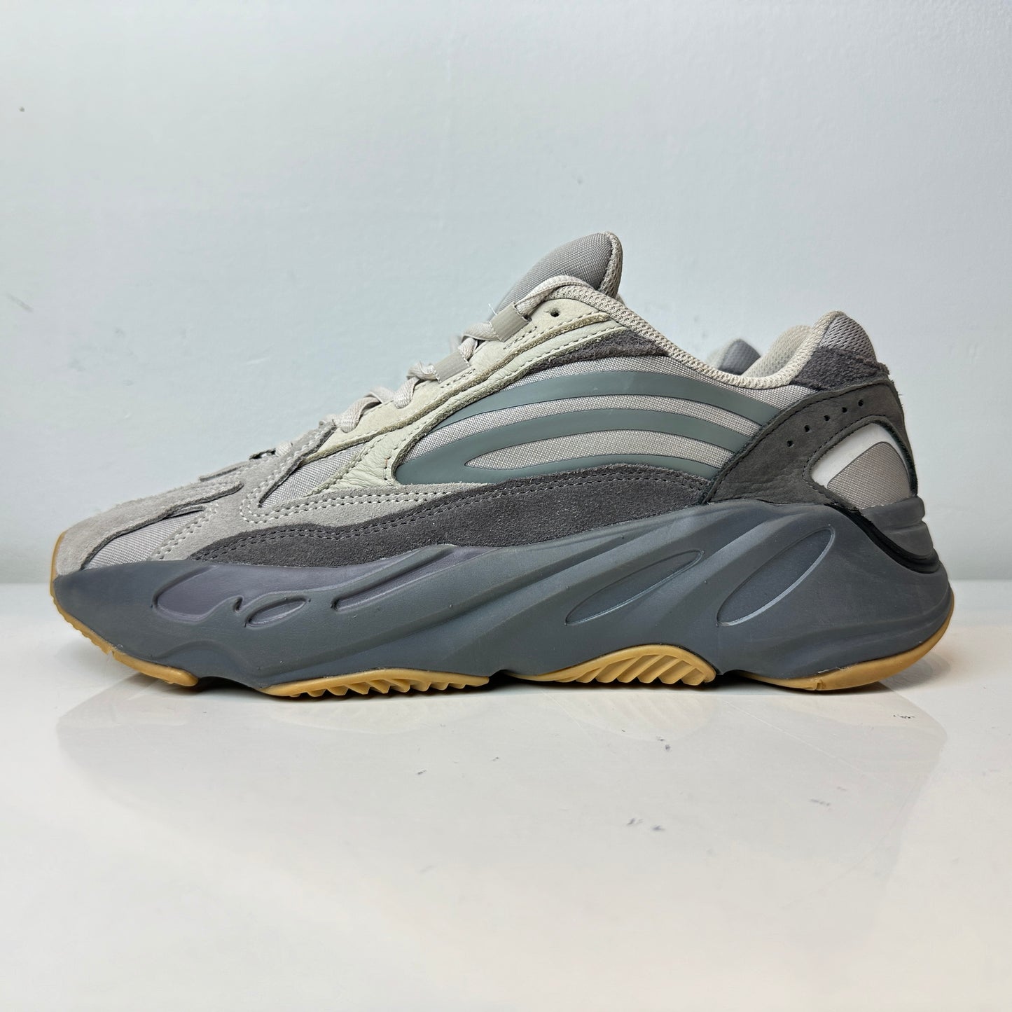 FU7914 Yeezy Boost 700 V2 Tephra [USED] - 8.5 M (VNDS)