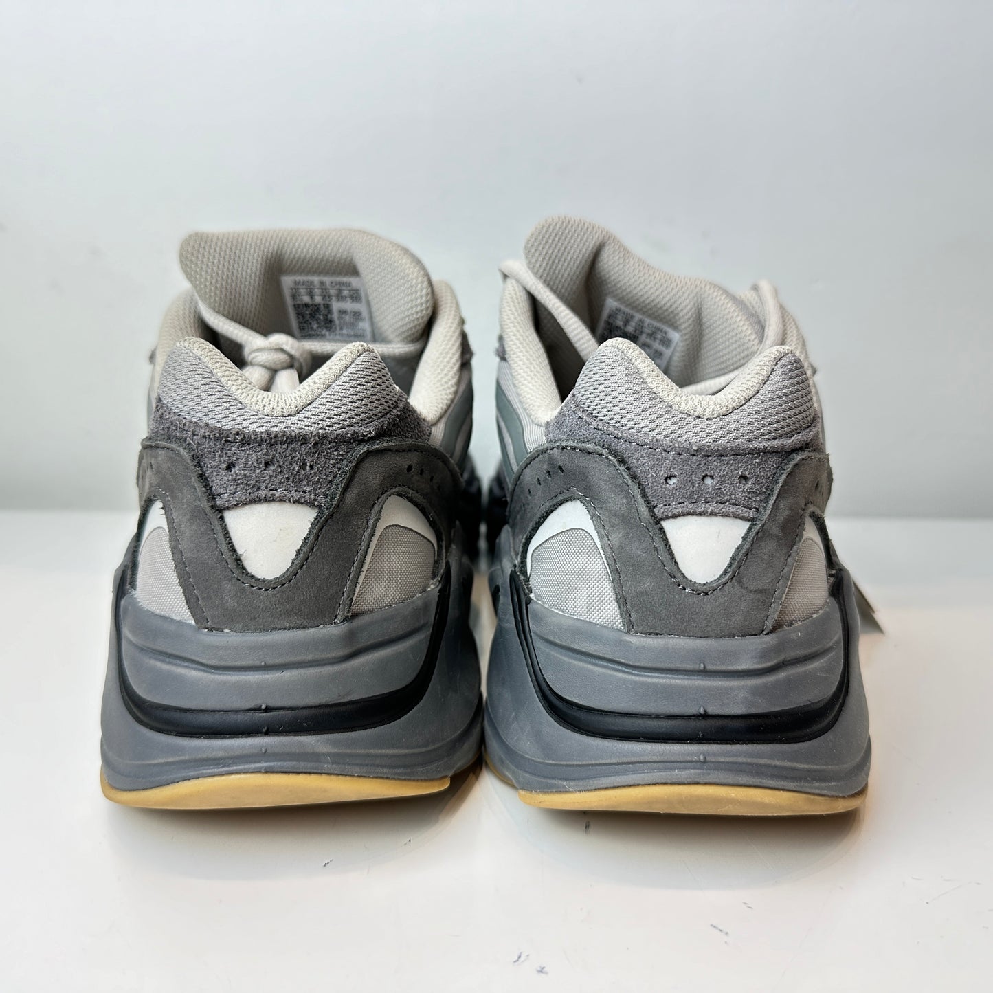 FU7914 Yeezy Boost 700 V2 Tephra [USED] - 8.5 M (VNDS)