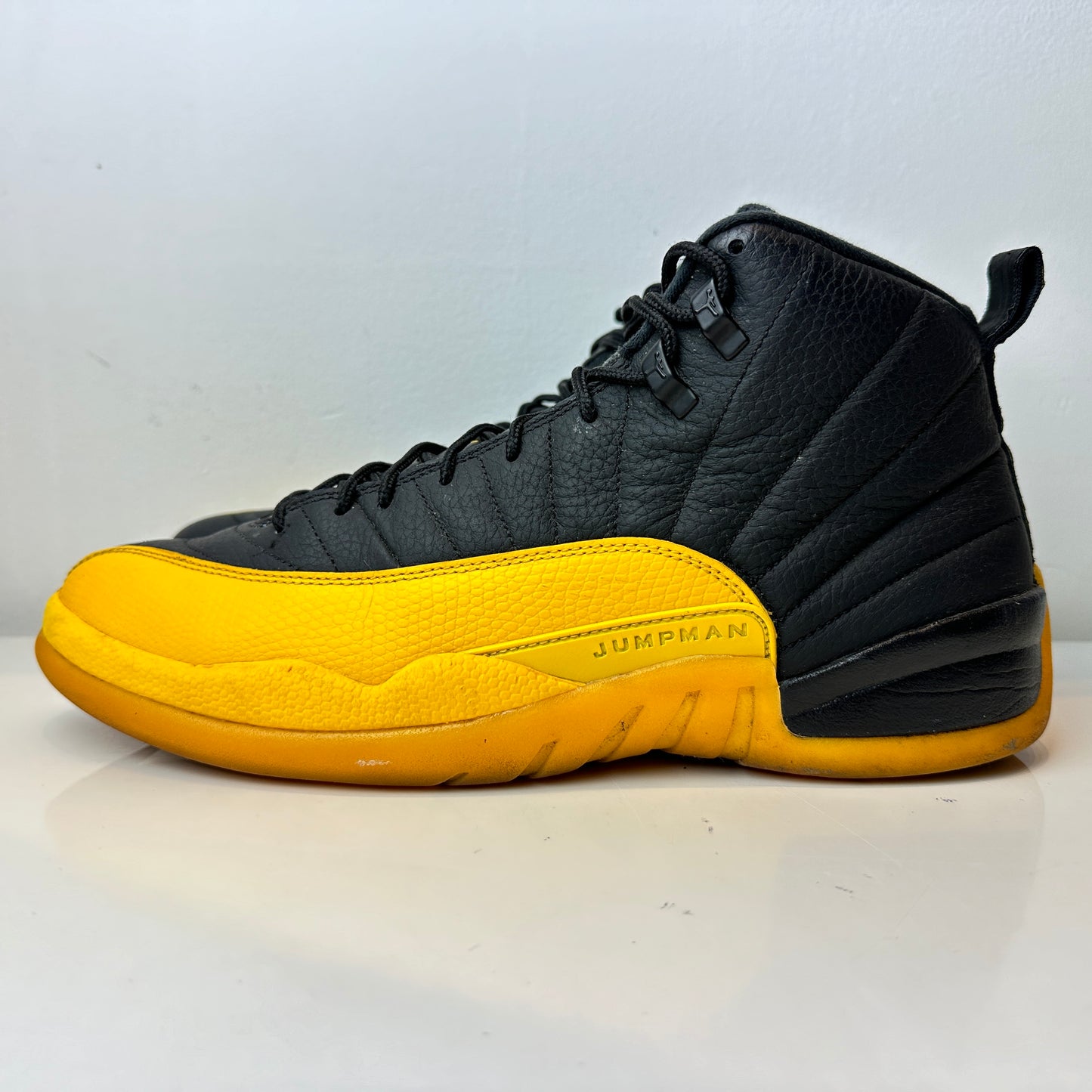 130690 070 Jordan 12 Black University Gold [USED] - 13 M (Used)