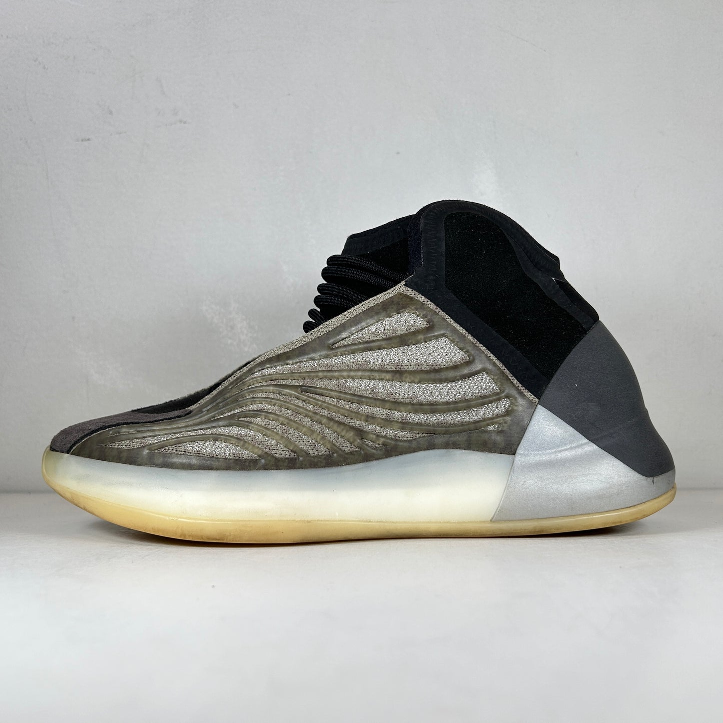 H68771 Adidas Yeezy QNTM Barium [USED] - 9 M (Used)