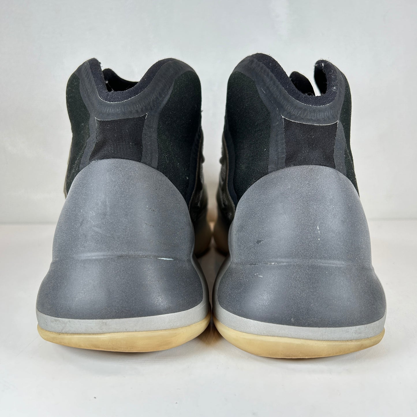 H68771 Adidas Yeezy QNTM Barium [USED] - 9 M (Used)