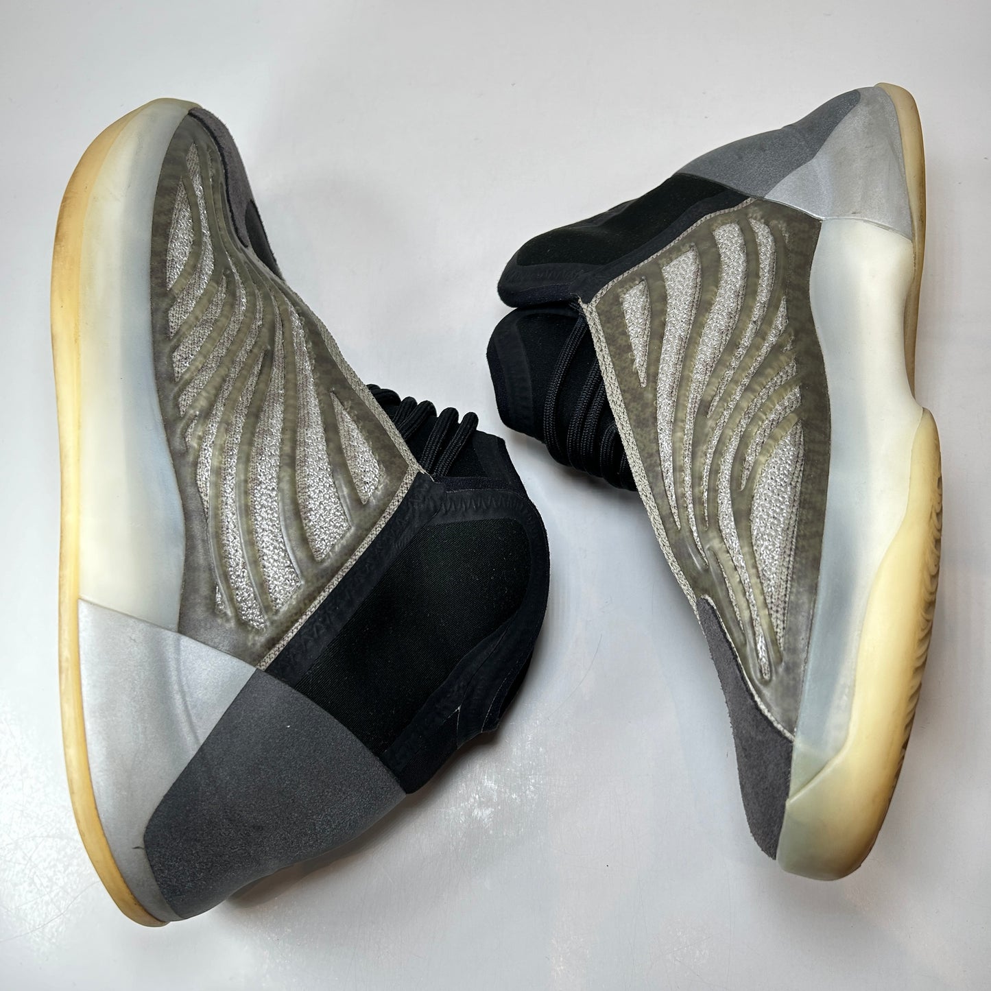 H68771 Adidas Yeezy QNTM Barium [USED] - 9 M (Used)