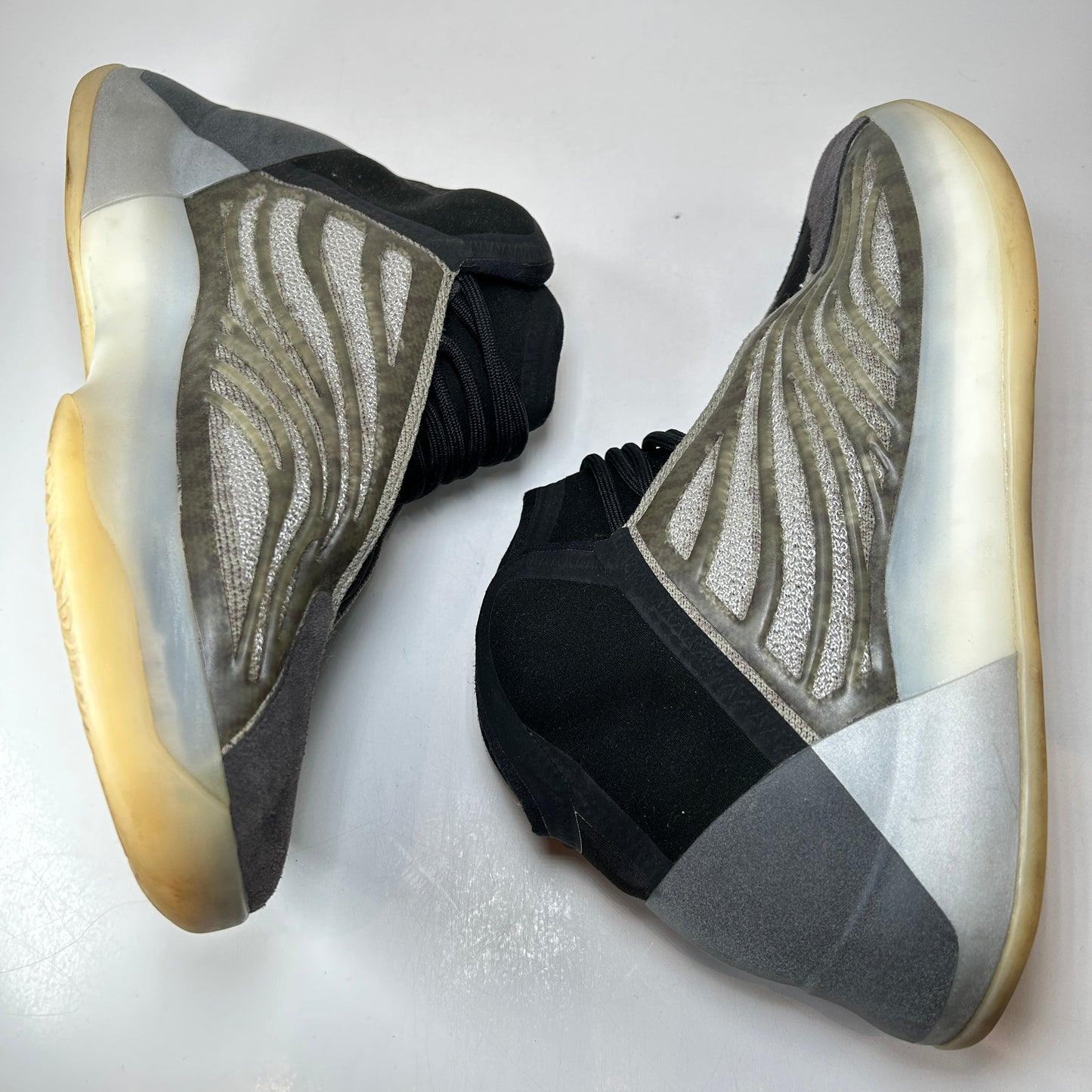 H68771 Adidas Yeezy QNTM Barium [USED] - 9 M (Used)