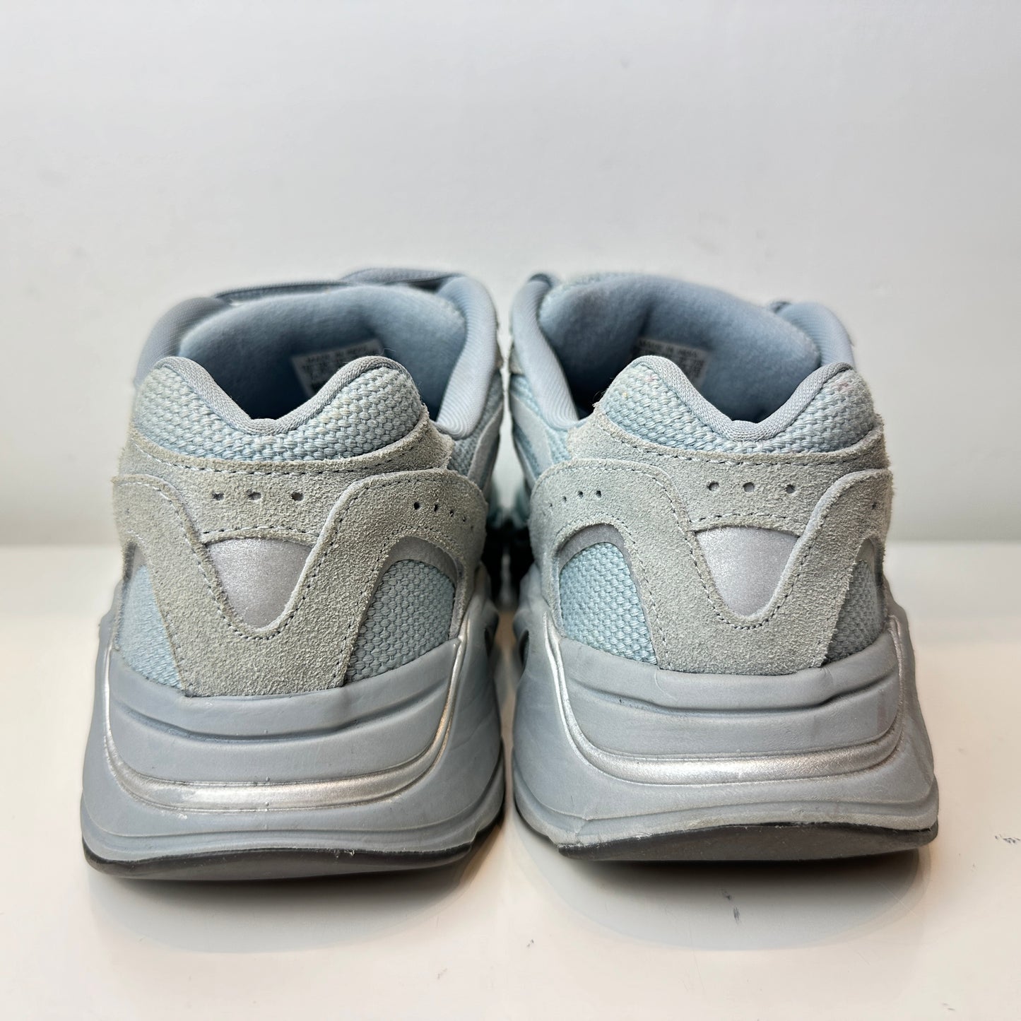 FV8424 adidas Yeezy Boost 700 V2 Hospital Blue [USED] - 7 M (Used)