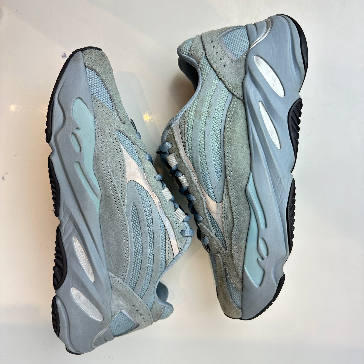 FV8424 adidas Yeezy Boost 700 V2 Hospital Blue [USED] - 7 M (Used)